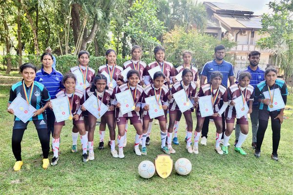 16 வயது பெண்கள் உதைபந்தாட்ட அணி சாம்பியன்