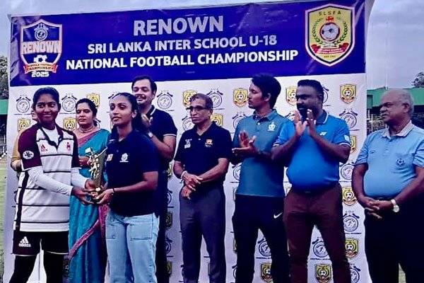 18 வயதுப் பெண்கள் உதைபந்தாட்டம் மகாஜன பெண்கள் அணி சாம்பியன்