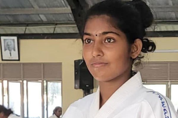 வடமாகாண பாடசாலைகள் கராத்தே போட்டியில் மகாஜன மங்கை ஆன்திவிஷனா முதலாமிடம்