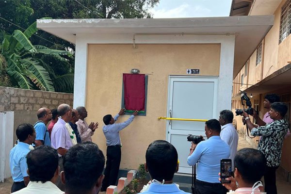 நவீன முறையிலான குளியலறையும் மலசலகூடமும் திறப்புவிழா இன்று திறந்து வைக்கப்பட்டது